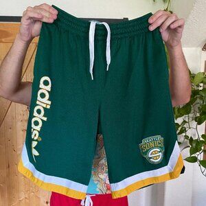 Vintage Adidas Seattle Super Sonics NBA shorts (m)